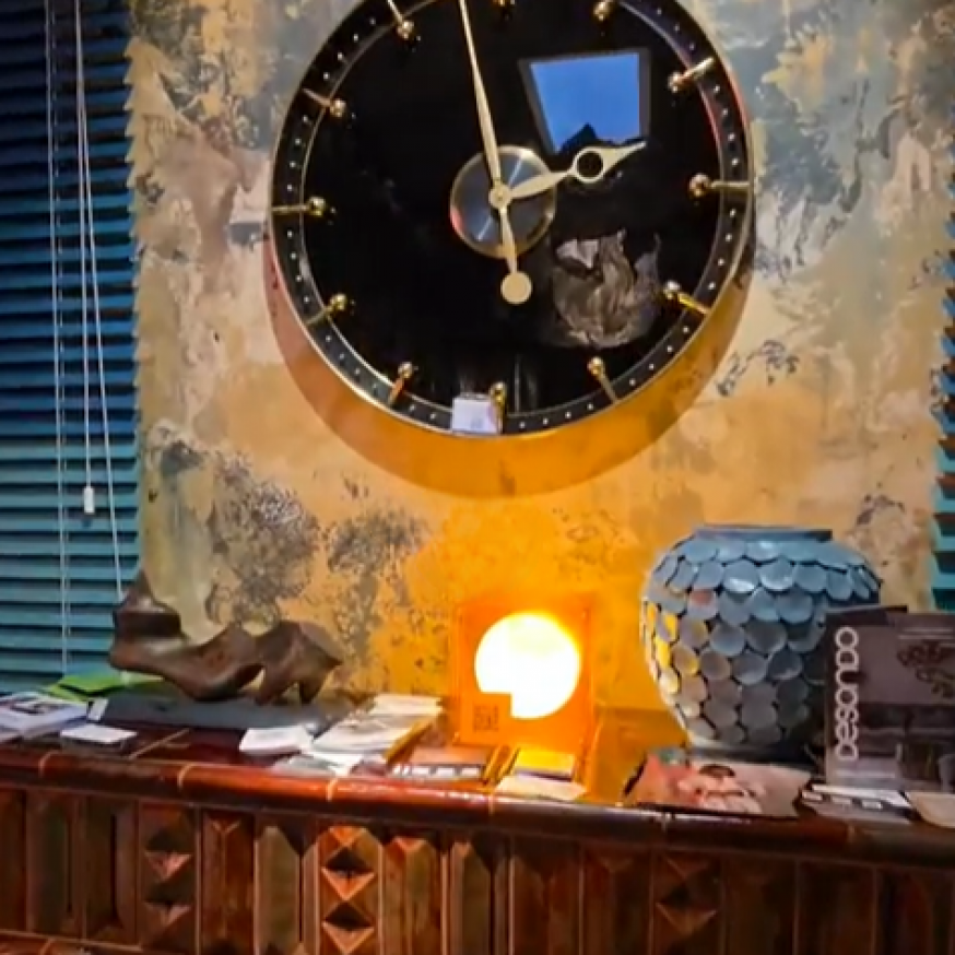 Современное панно от Василия Серова на выставке 